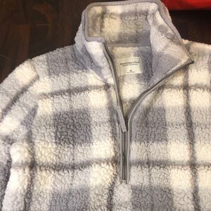 Abercrombie & Fitch Gray and Cream Zip Up Sweater